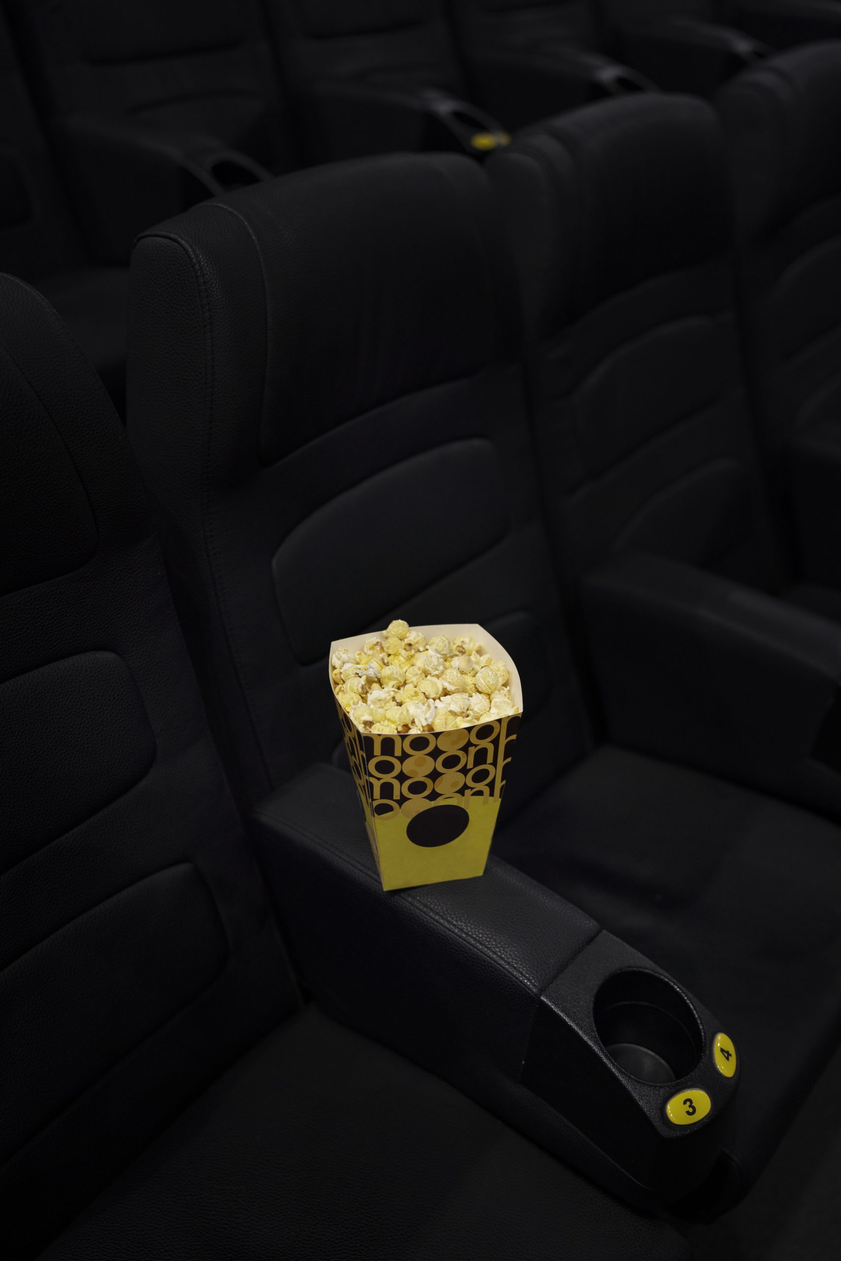 studio-de-cinema-vip-sombre-nature-morte